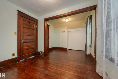 10747 University Avenue Nw, Edmonton, AB 