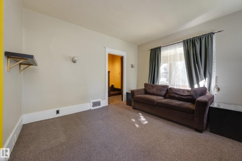 10747 University Avenue Nw, Edmonton, AB 