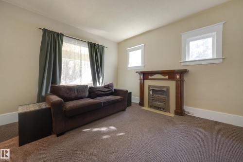 10747 University Avenue Nw, Edmonton, AB 