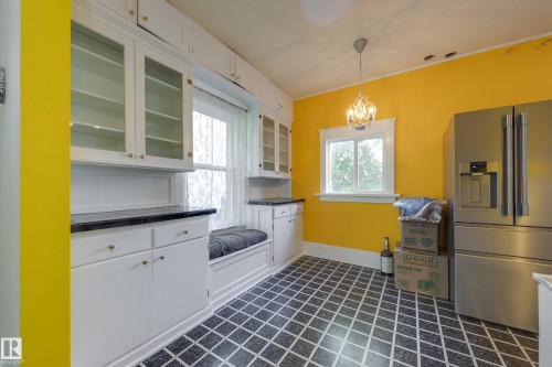 10747 University Avenue Nw, Edmonton, AB 