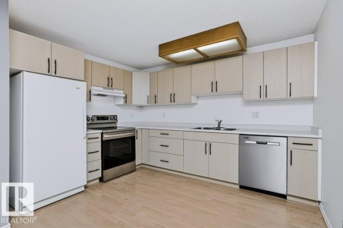 3633 44 Avenue Nw, Edmonton, AB 