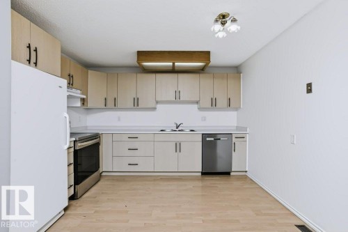 3633 44 Avenue Nw, Edmonton, AB 