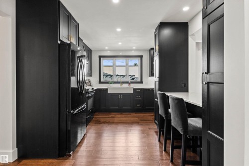7308 100 Avenue Nw, Edmonton, AB 
