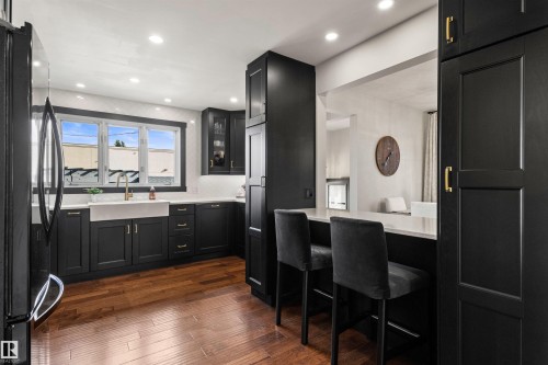 7308 100 Avenue Nw, Edmonton, AB 