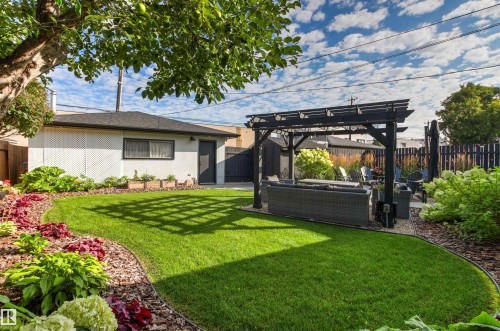 7308 100 Avenue Nw, Edmonton, AB 