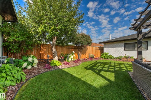 7308 100 Avenue Nw, Edmonton, AB 