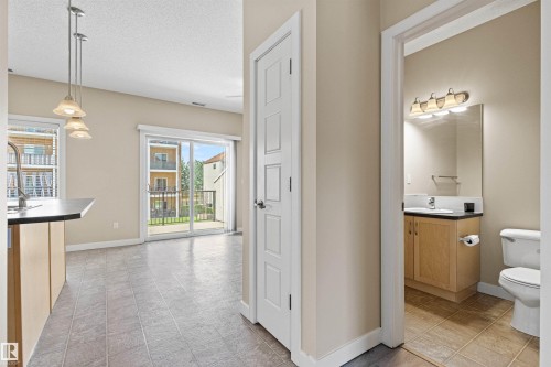 #39 13825 155 Av Nw, Edmonton, AB - Indoor Photo Showing Bathroom