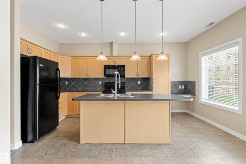 #39 13825 155 Av Nw, Edmonton, AB - Indoor Photo Showing Kitchen With Double Sink