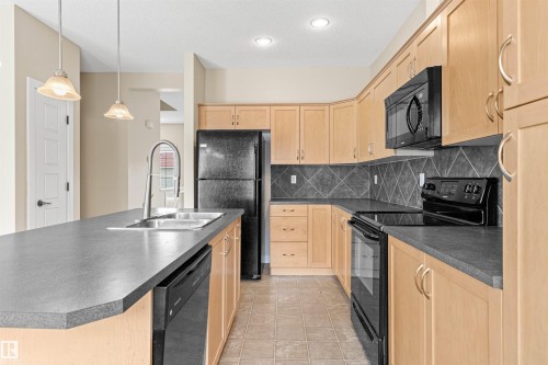 #39 13825 155 Av Nw, Edmonton, AB - Indoor Photo Showing Kitchen With Double Sink