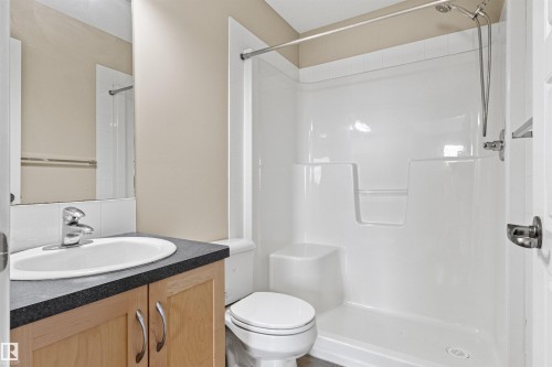 #39 13825 155 Av Nw, Edmonton, AB - Indoor Photo Showing Bathroom
