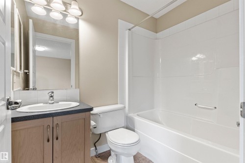#39 13825 155 Av Nw, Edmonton, AB - Indoor Photo Showing Bathroom