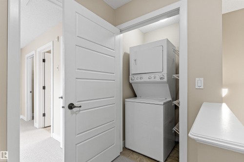 #39 13825 155 Av Nw, Edmonton, AB - Indoor Photo Showing Laundry Room