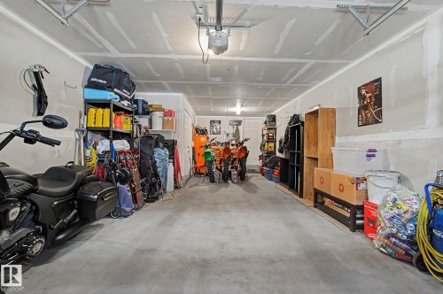 #77 1776 Cunningham Wy Sw, Edmonton, AB - Indoor Photo Showing Garage