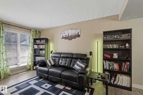 #77 1776 Cunningham Wy Sw, Edmonton, AB - Indoor Photo Showing Living Room