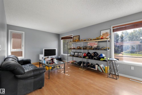 3908 41 Avenue Nw, Edmonton, AB 