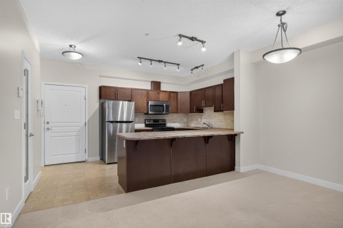 #212 2035 Grantham Ct Nw, Edmonton, AB - Indoor Photo Showing Kitchen