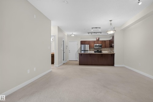 #212 2035 Grantham Ct Nw, Edmonton, AB - Indoor Photo Showing Kitchen
