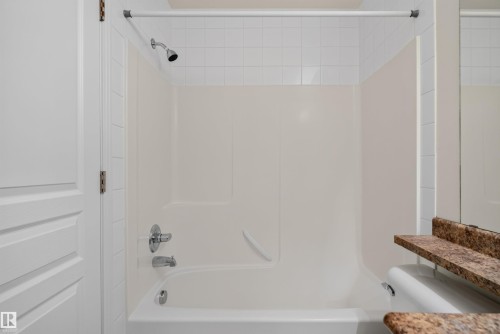 #212 2035 Grantham Ct Nw, Edmonton, AB - Indoor Photo Showing Bathroom