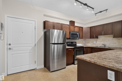 #212 2035 Grantham Ct Nw, Edmonton, AB - Indoor Photo Showing Kitchen With Double Sink
