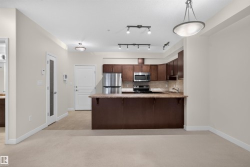 #212 2035 Grantham Ct Nw, Edmonton, AB - Indoor Photo Showing Kitchen