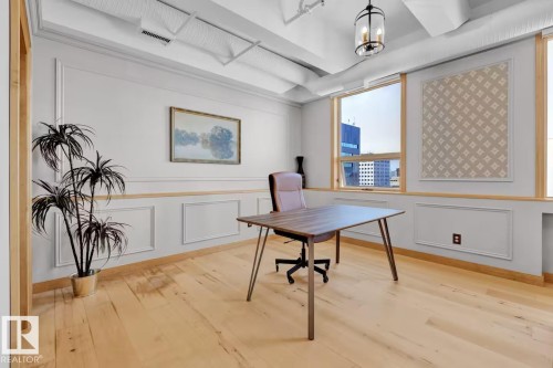 Hardwood flooring, decorative wall molding, exposed ductwork, large windows, and a ceiling-mounted light fixture - #903 10105 109 St Nw, Edmonton, AB 