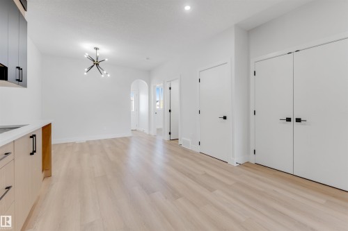 22932 80 Av Nw, Edmonton, AB 