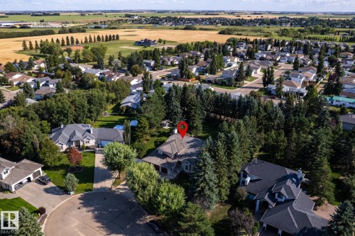 Residential neighborhood setting with mature trees and landscaped properties - 14 Highlands Place, Wetaskiwin, AB 