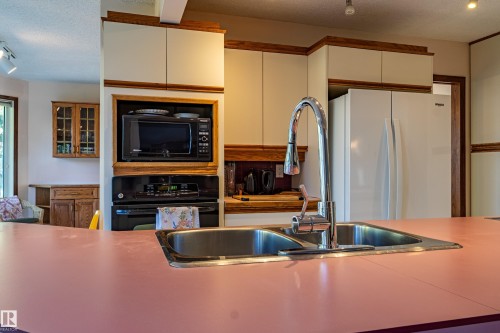 8743 179 Street Nw, Edmonton, AB 
