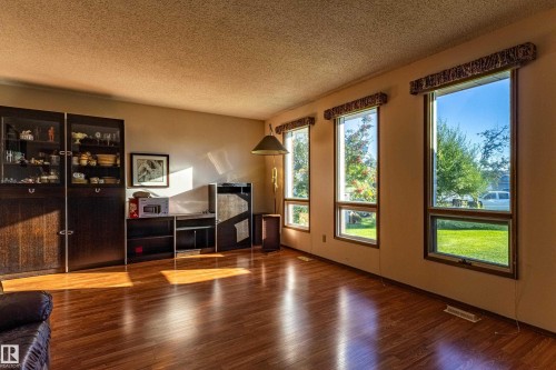 8743 179 Street Nw, Edmonton, AB 