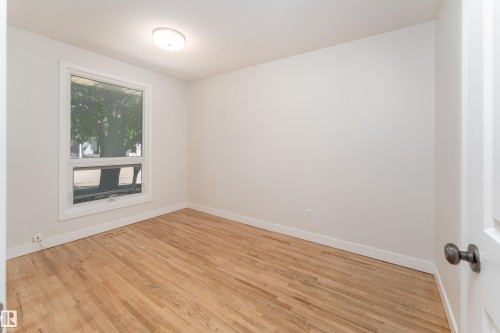 10415 39A Avenue Nw, Edmonton, AB 