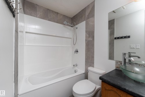10415 39A Avenue Nw, Edmonton, AB 