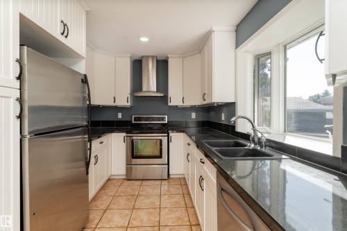 10415 39A Avenue Nw, Edmonton, AB 