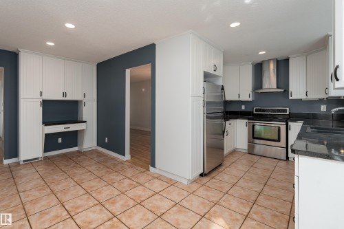 10415 39A Avenue Nw, Edmonton, AB 