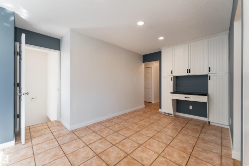 10415 39A Avenue Nw, Edmonton, AB 