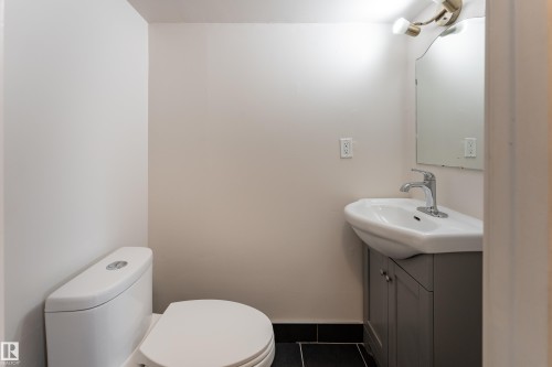 10415 39A Avenue Nw, Edmonton, AB 