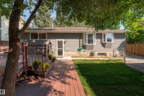 10415 39A Avenue Nw, Edmonton, AB 