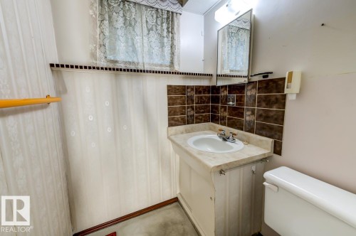 5811 92 Avenue Nw, Edmonton, AB 