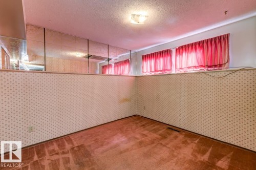 5811 92 Avenue Nw, Edmonton, AB 