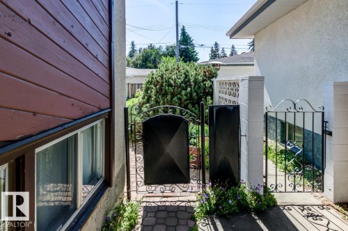 5811 92 Avenue Nw, Edmonton, AB 
