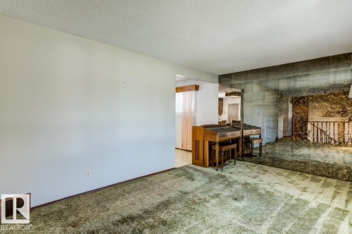 5811 92 Avenue Nw, Edmonton, AB 