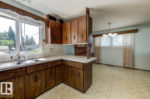 5811 92 Avenue Nw, Edmonton, AB 