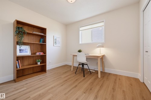 Neutral wall paint, wood-finish flooring, and a window with blinds - 839 Blacklock Way Sw, Edmonton, AB 