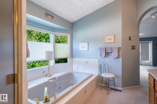 Built-in soaking tub with gold-finish fixtures - 8 Edgemont Point(E), St. Albert, AB 