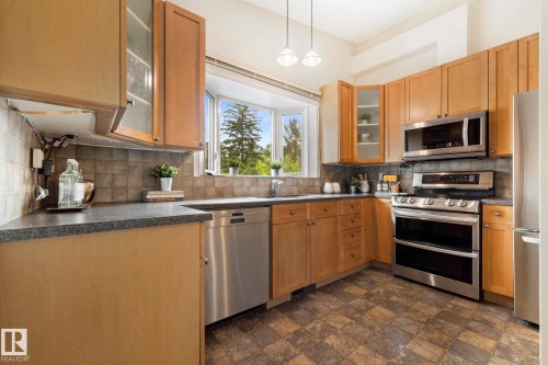 17 Latimer Place, St. Albert, AB - Indoor Photo Showing Kitchen