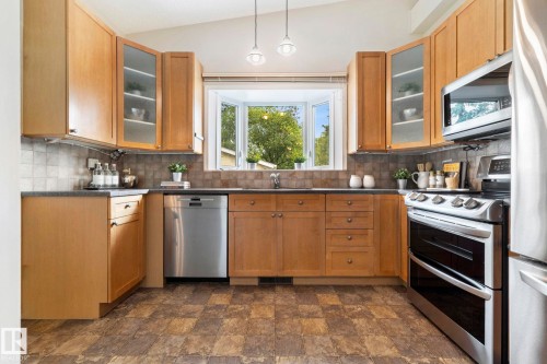 17 Latimer Place, St. Albert, AB - Indoor Photo Showing Kitchen