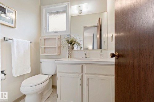 17 Latimer Place, St. Albert, AB - Indoor Photo Showing Bathroom
