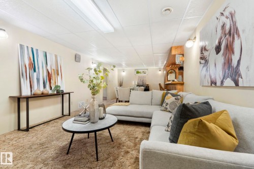 17 Latimer Place, St. Albert, AB - Indoor Photo Showing Living Room