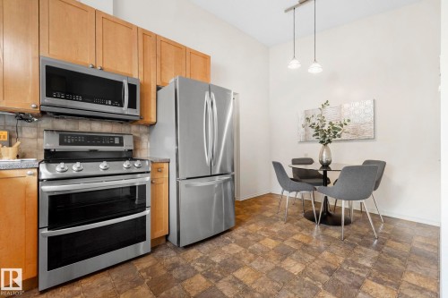 17 Latimer Place, St. Albert, AB - Indoor Photo Showing Kitchen