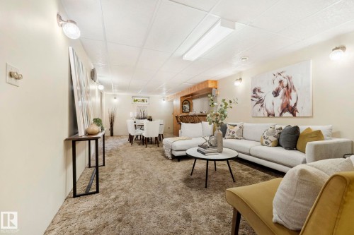 17 Latimer Place, St. Albert, AB - Indoor Photo Showing Living Room