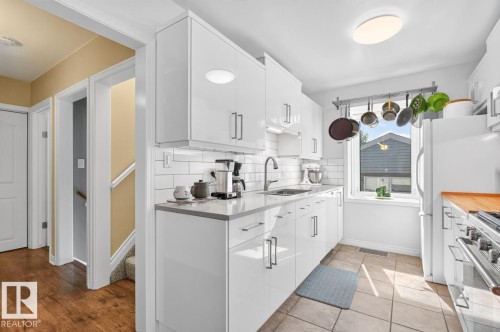 8523 84 Avenue Nw, Edmonton, AB 